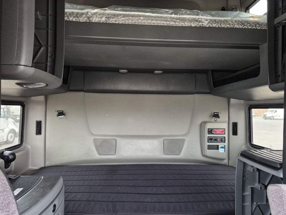 Sleeper Tractor-Heavy Duty Tractors-International-2023-LT625-Chicago (Chicago Ridge)-IL-673,743\n\t\tmiles-$ 38,750 - Image 14