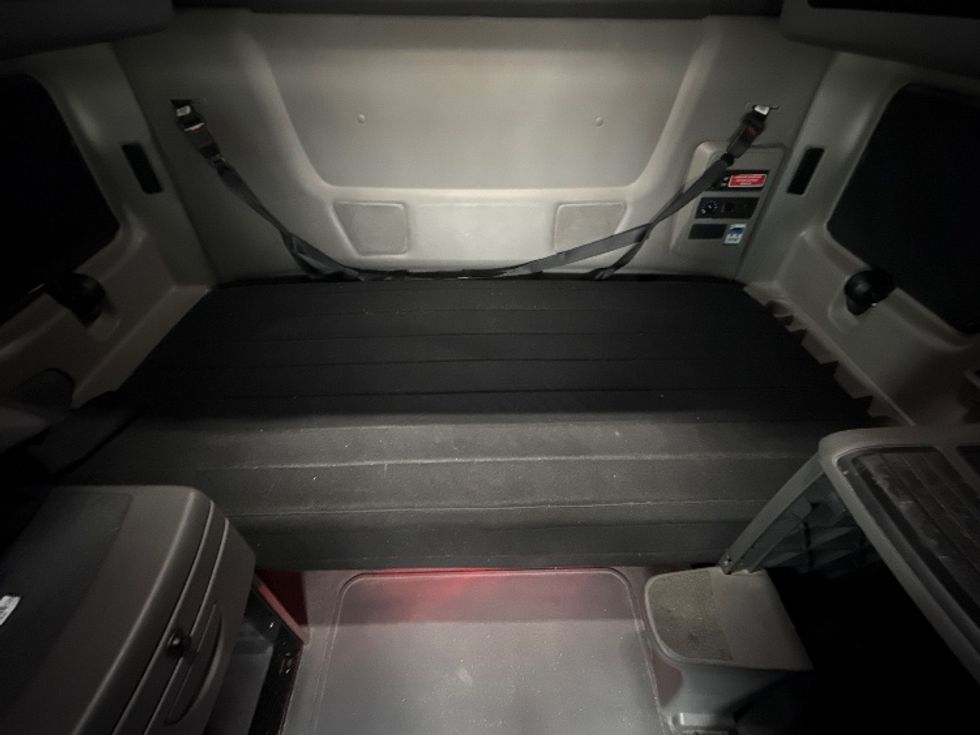 Sleeper Tractor-Heavy Duty Tractors-International-2023-LT625-Chicago (Chicago Ridge)-IL-711,840\n\t\tmiles-$ 35,000 - Image 16