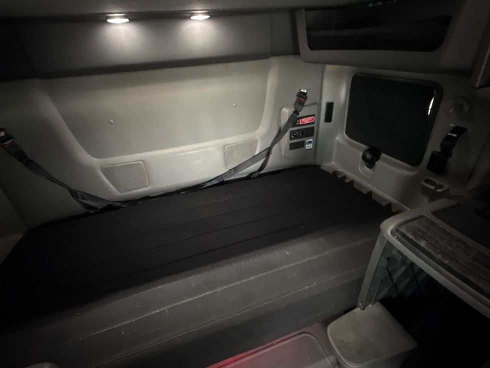 Sleeper Tractor-Heavy Duty Tractors-International-2023-LT625-Chicago (Chicago Ridge)-IL-711,840\n\t\tmiles-$ 35,000 - Image 17