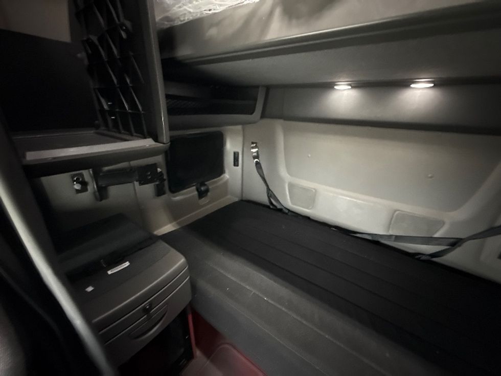 Sleeper Tractor-Heavy Duty Tractors-International-2023-LT625-Chicago (Chicago Ridge)-IL-711,840\n\t\tmiles-$ 35,000 - Image 19