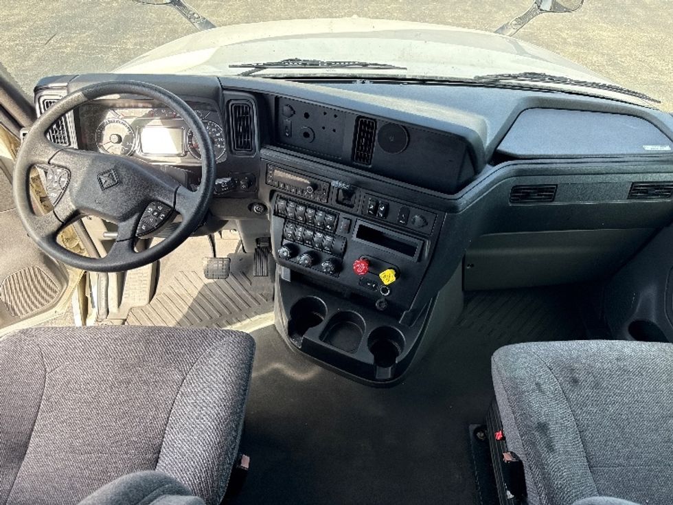 Sleeper Tractor-Heavy Duty Tractors-International-2023-LT625-Chicago (Chicago Ridge)-IL-751,269\n\t\tmiles-$ 39,250 - Image 12