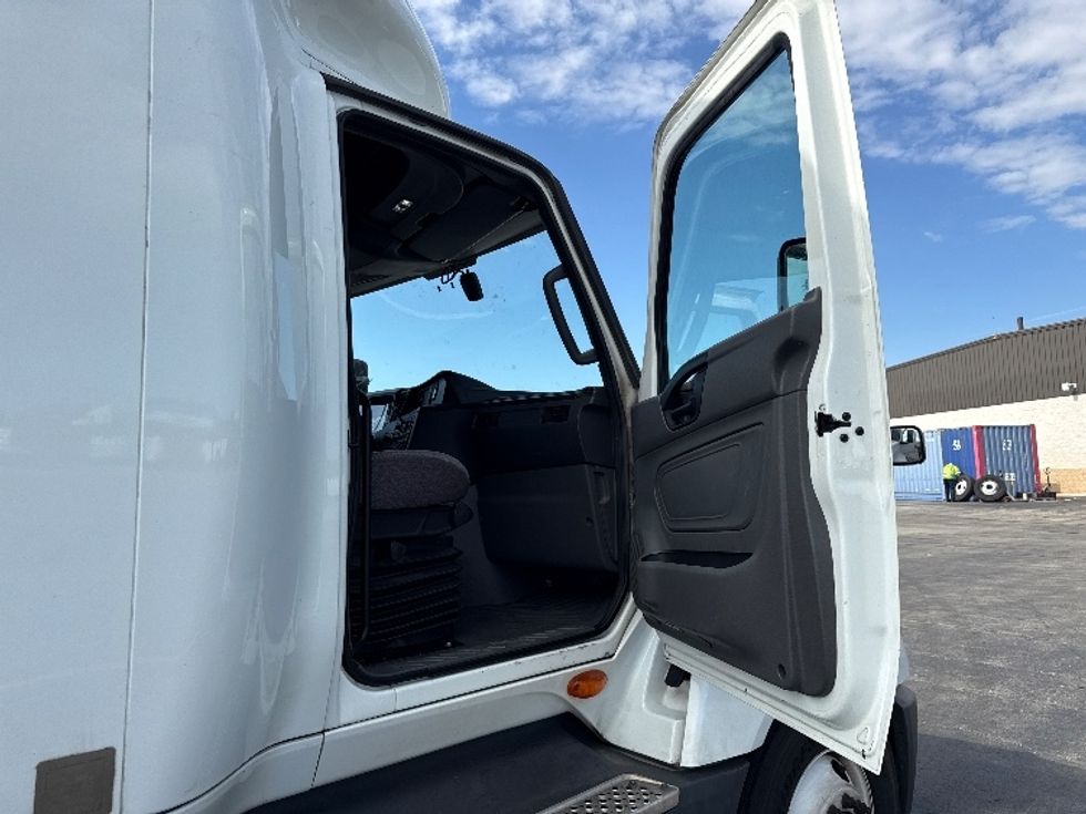 Sleeper Tractor-Heavy Duty Tractors-International-2023-LT625-Chicago (Chicago Ridge)-IL-751,269\n\t\tmiles-$ 39,250 - Image 13