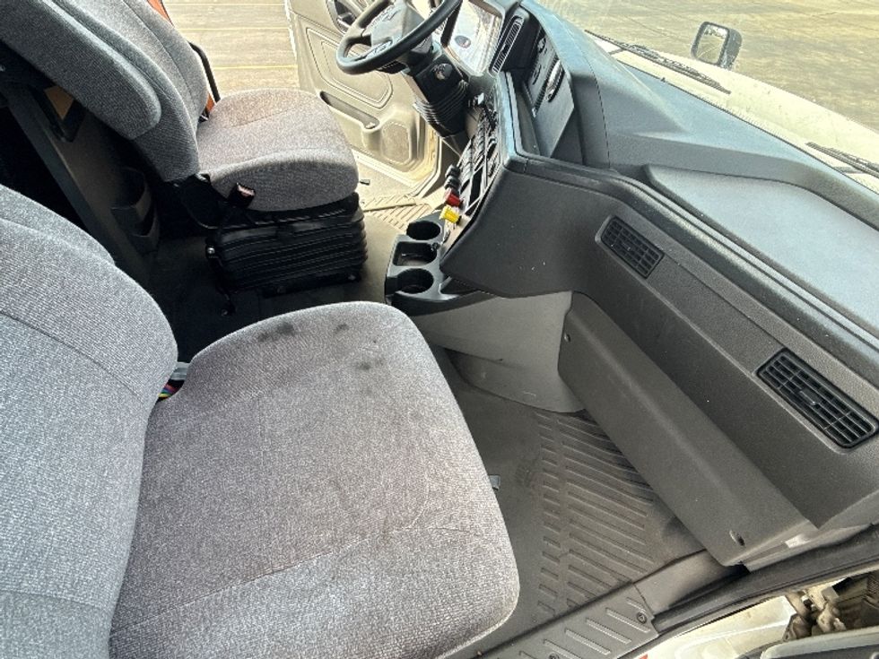 Sleeper Tractor-Heavy Duty Tractors-International-2023-LT625-Chicago (Chicago Ridge)-IL-751,269\n\t\tmiles-$ 39,250 - Image 15