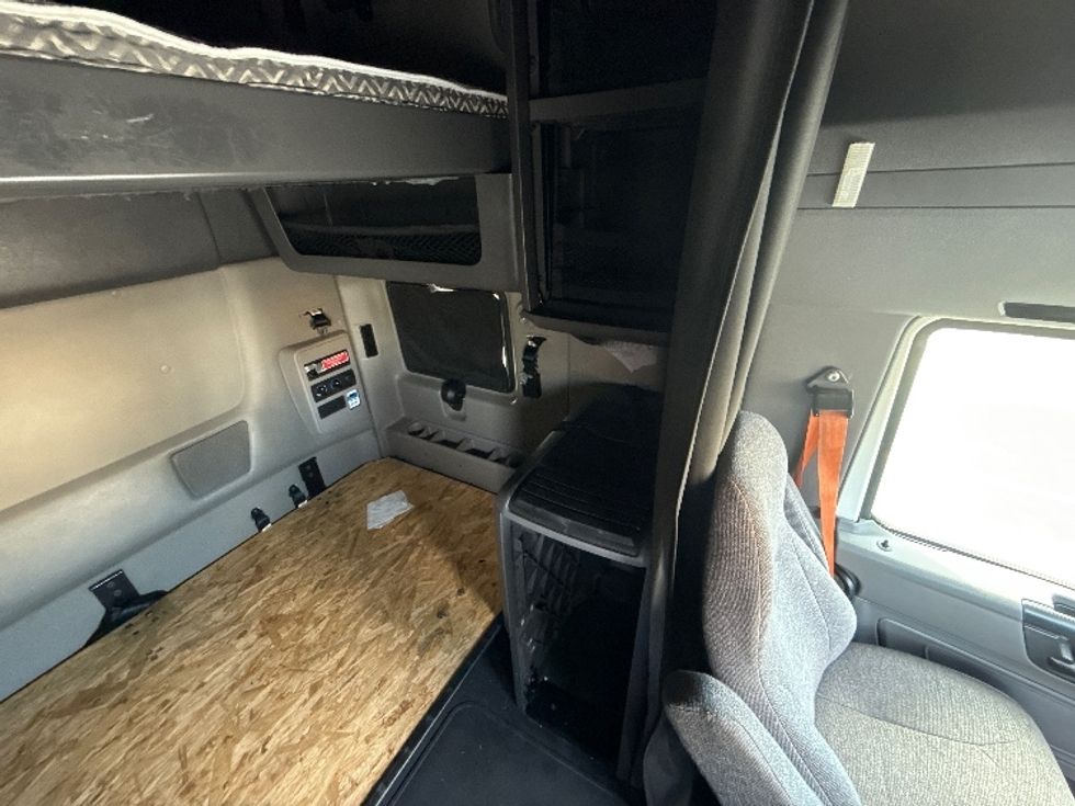 Sleeper Tractor-Heavy Duty Tractors-International-2023-LT625-Chicago (Chicago Ridge)-IL-751,269\n\t\tmiles-$ 39,250 - Image 18