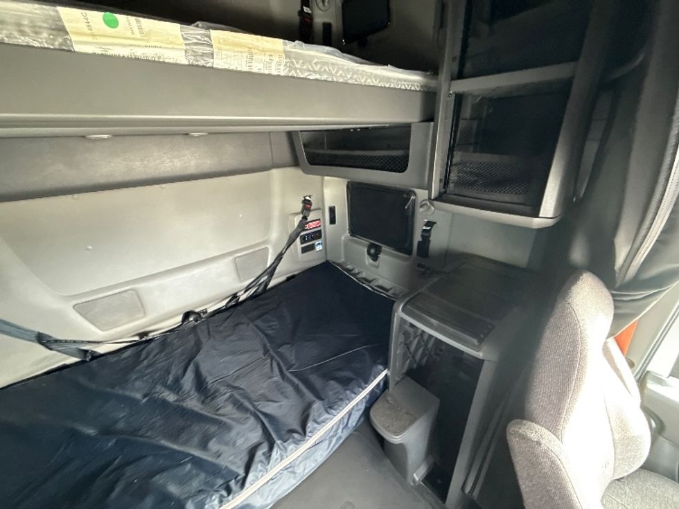 Sleeper Tractor-Heavy Duty Tractors-International-2023-LT625-Chicago (Chicago Ridge)-IL-757,141\n\t\tmiles-$ 38,500 - Image 18