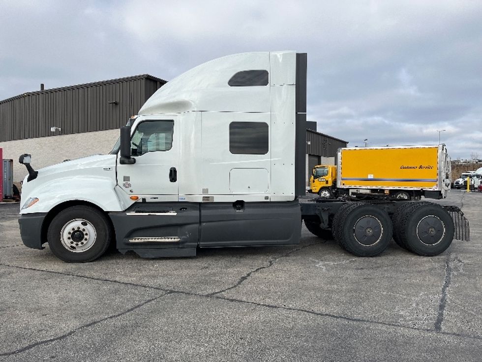 Sleeper Tractor-Heavy Duty Tractors-International-2023-LT625-Chicago (Chicago Ridge)-IL-757,141\n\t\tmiles-$ 38,500 - Image 4