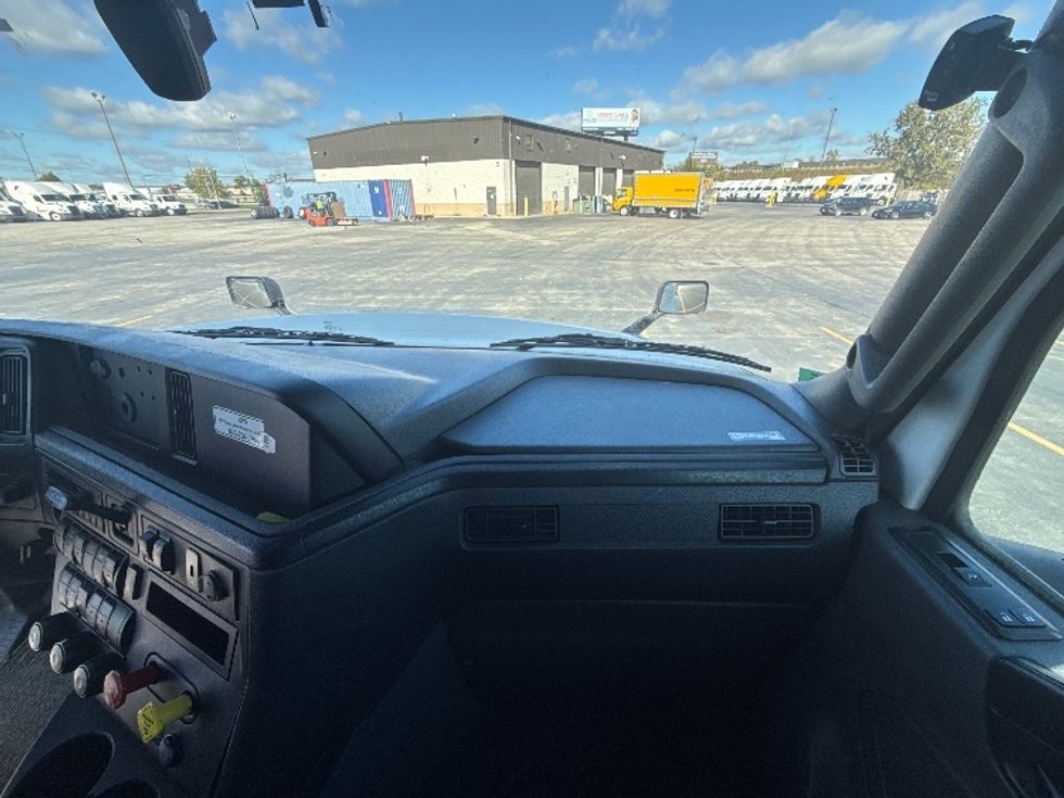 Sleeper Tractor-Heavy Duty Tractors-International-2023-LT625-Chicago (Chicago Ridge)-IL-757,974\n\t\tmiles-$ 39,250 - Image 14