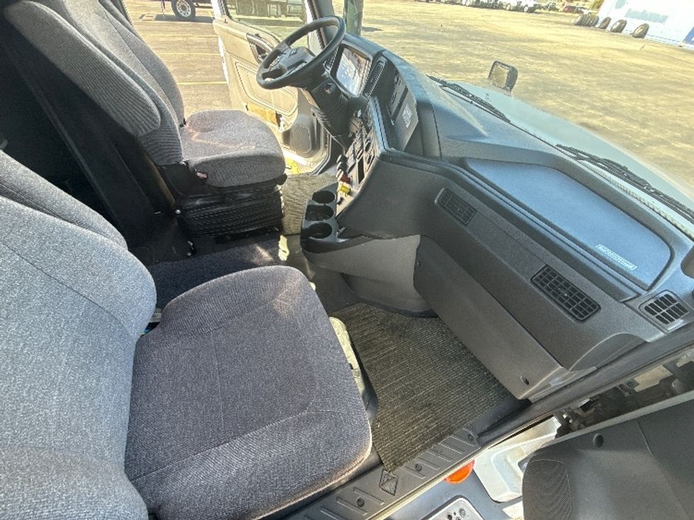 Sleeper Tractor-Heavy Duty Tractors-International-2023-LT625-Chicago (Chicago Ridge)-IL-757,974\n\t\tmiles-$ 39,250 - Image 15