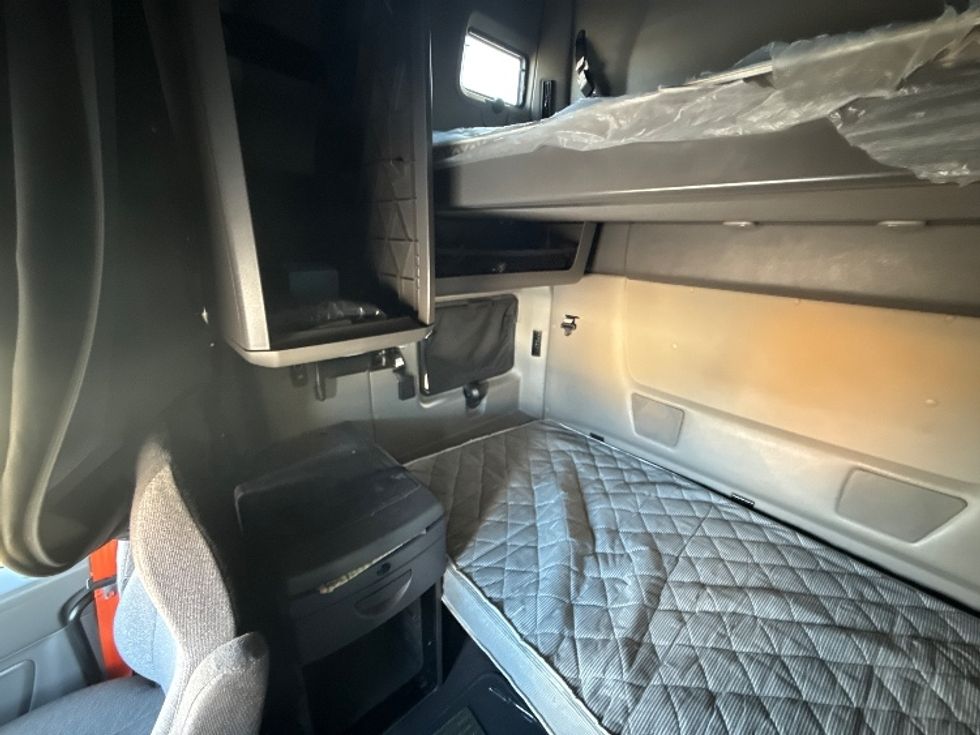 Sleeper Tractor-Heavy Duty Tractors-International-2023-LT625-Chicago (Chicago Ridge)-IL-757,974\n\t\tmiles-$ 39,250 - Image 19