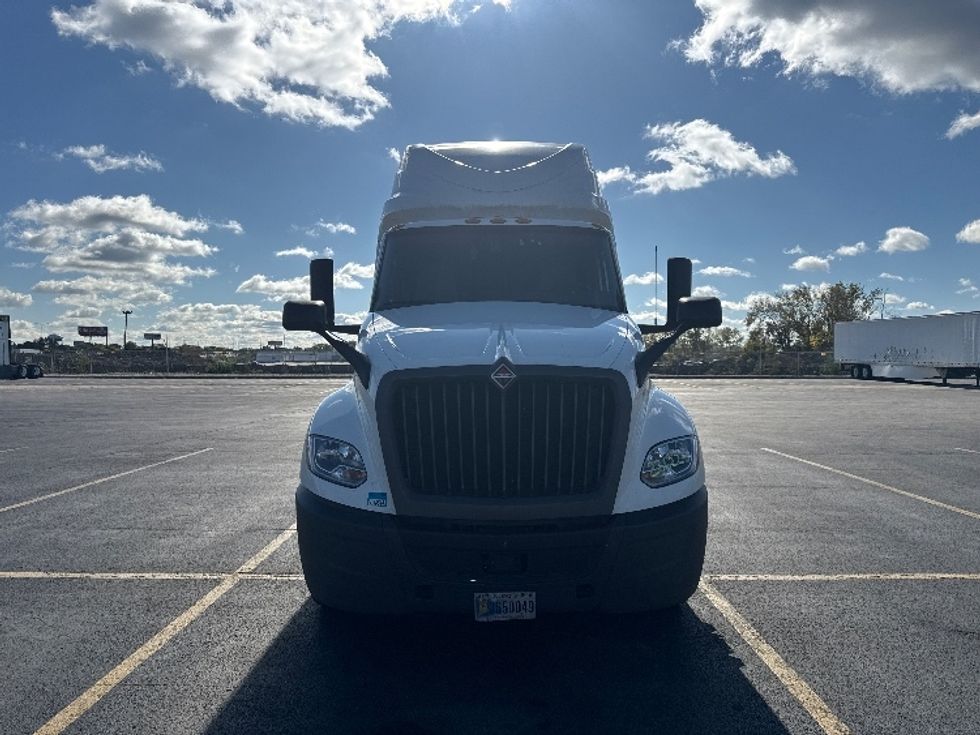 Sleeper Tractor-Heavy Duty Tractors-International-2023-LT625-Chicago (Chicago Ridge)-IL-757,974\n\t\tmiles-$ 39,250 - Image 2