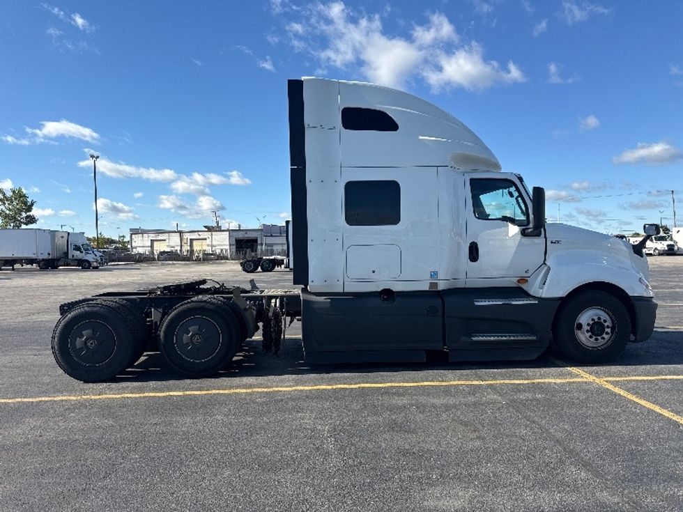 Sleeper Tractor-Heavy Duty Tractors-International-2023-LT625-Chicago (Chicago Ridge)-IL-757,974\n\t\tmiles-$ 39,250 - Image 8