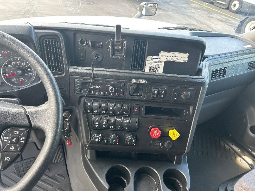 Sleeper Tractor-Heavy Duty Tractors-International-2023-LT625-Columbus-OH-388,063\n\t\tmiles-$ 66,750 - Image 12