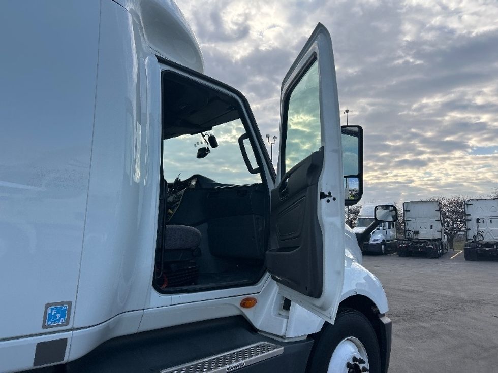 Sleeper Tractor-Heavy Duty Tractors-International-2023-LT625-Columbus-OH-388,063\n\t\tmiles-$ 66,750 - Image 13