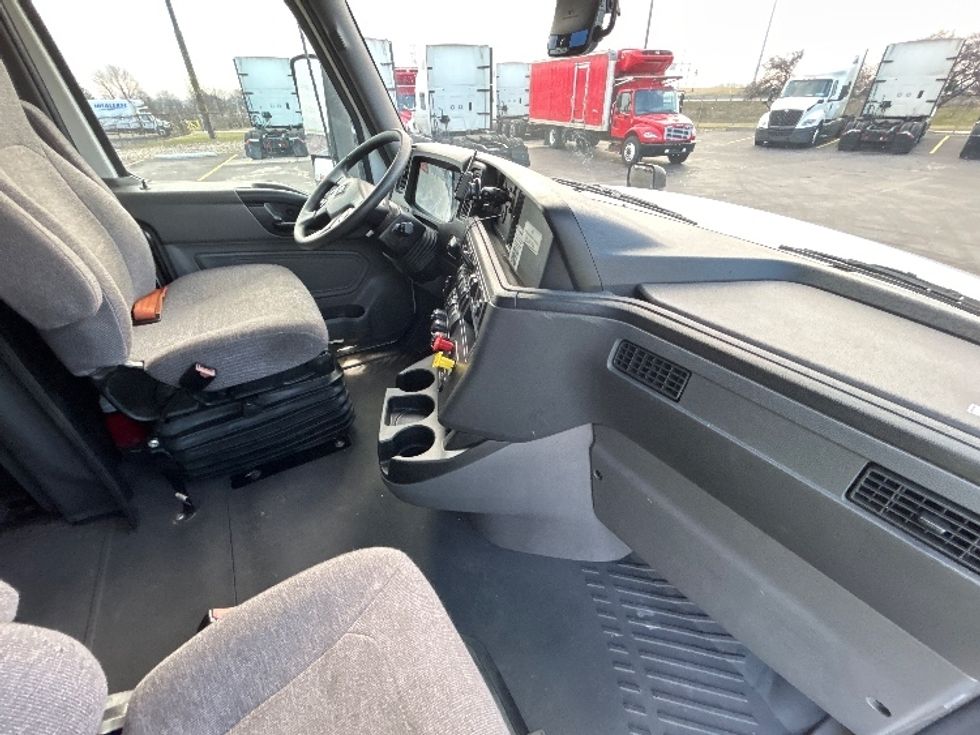 Sleeper Tractor-Heavy Duty Tractors-International-2023-LT625-Columbus-OH-388,063\n\t\tmiles-$ 66,750 - Image 15