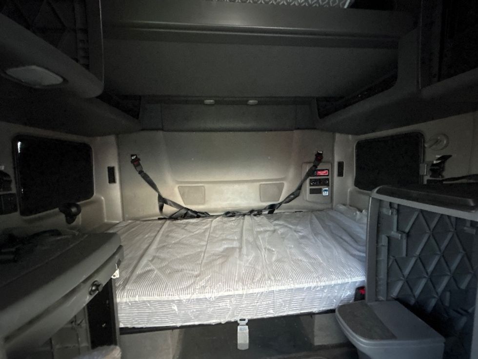 Sleeper Tractor-Heavy Duty Tractors-International-2023-LT625-Columbus-OH-388,063\n\t\tmiles-$ 66,750 - Image 16