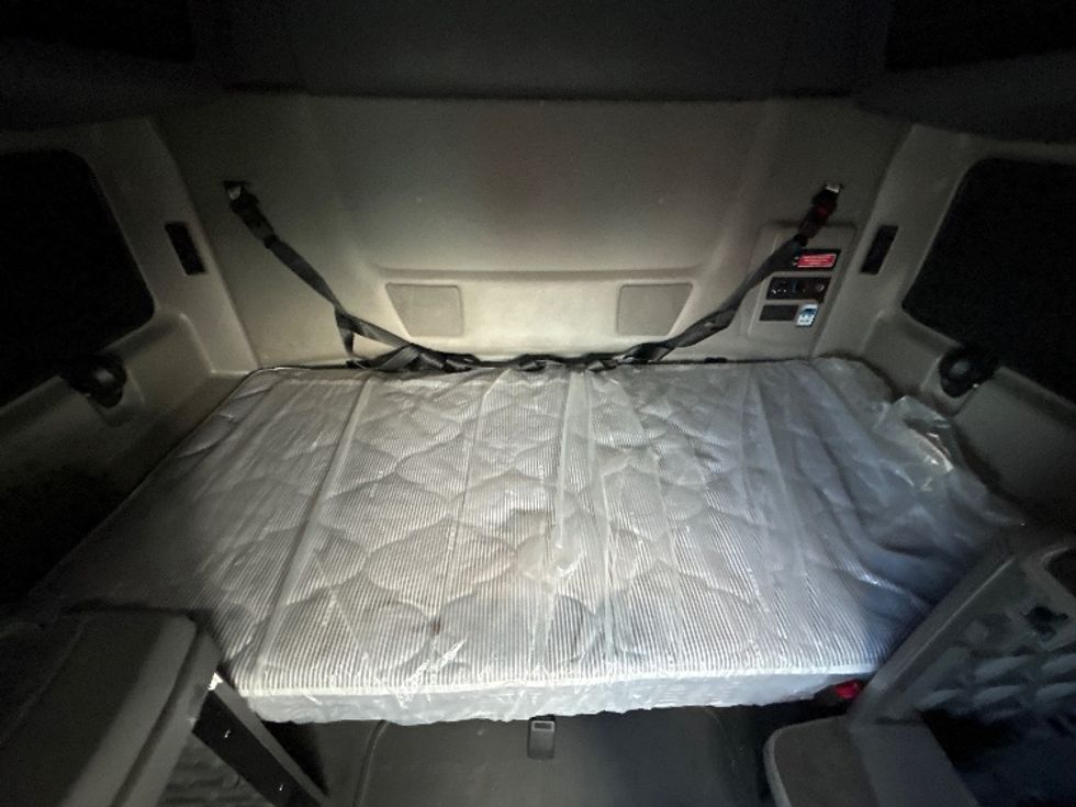 Sleeper Tractor-Heavy Duty Tractors-International-2023-LT625-Columbus-OH-388,063\n\t\tmiles-$ 66,750 - Image 17