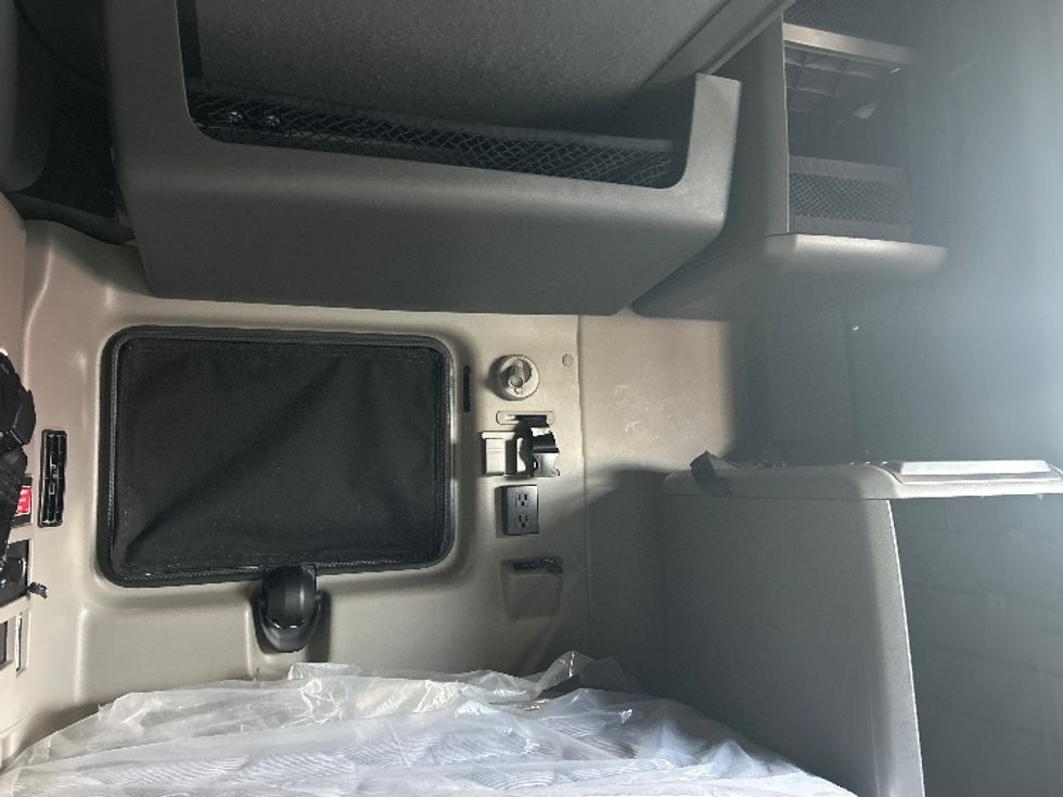 Sleeper Tractor-Heavy Duty Tractors-International-2023-LT625-Columbus-OH-388,063\n\t\tmiles-$ 66,750 - Image 18