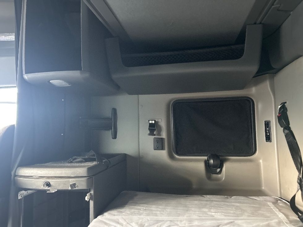 Sleeper Tractor-Heavy Duty Tractors-International-2023-LT625-Columbus-OH-388,063\n\t\tmiles-$ 66,750 - Image 19