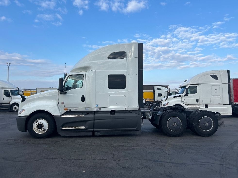 Sleeper Tractor-Heavy Duty Tractors-International-2023-LT625-Columbus-OH-388,063\n\t\tmiles-$ 66,750 - Image 4