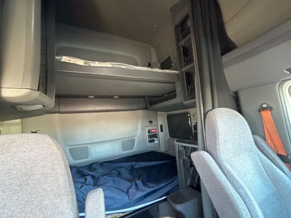 Sleeper Tractor-Heavy Duty Tractors-International-2023-LT625-Columbus-OH-409,403\n\t\tmiles-$ 65,000 - Image 16