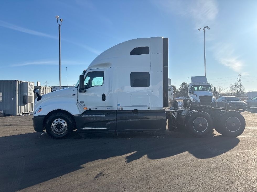Sleeper Tractor-Heavy Duty Tractors-International-2023-LT625-Columbus-OH-409,403\n\t\tmiles-$ 65,000 - Image 4