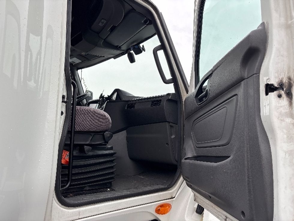 Sleeper Tractor-Heavy Duty Tractors-International-2023-LT625-Columbus-OH-471,615\n\t\tmiles-$ 57,750 - Image 13