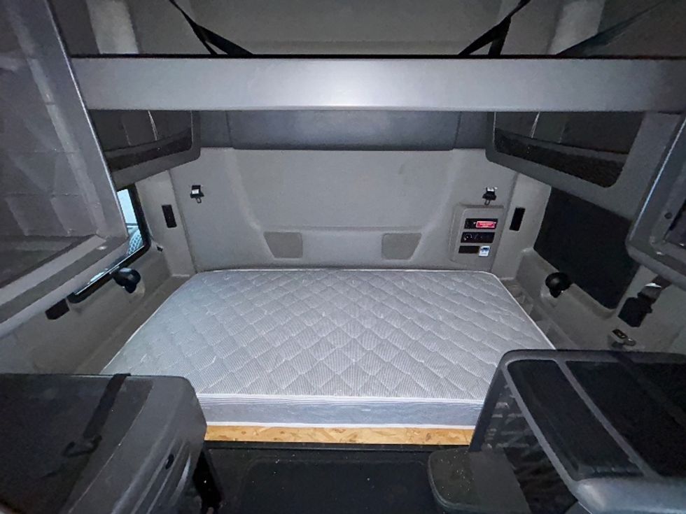 Sleeper Tractor-Heavy Duty Tractors-International-2023-LT625-Columbus-OH-471,615\n\t\tmiles-$ 57,750 - Image 16