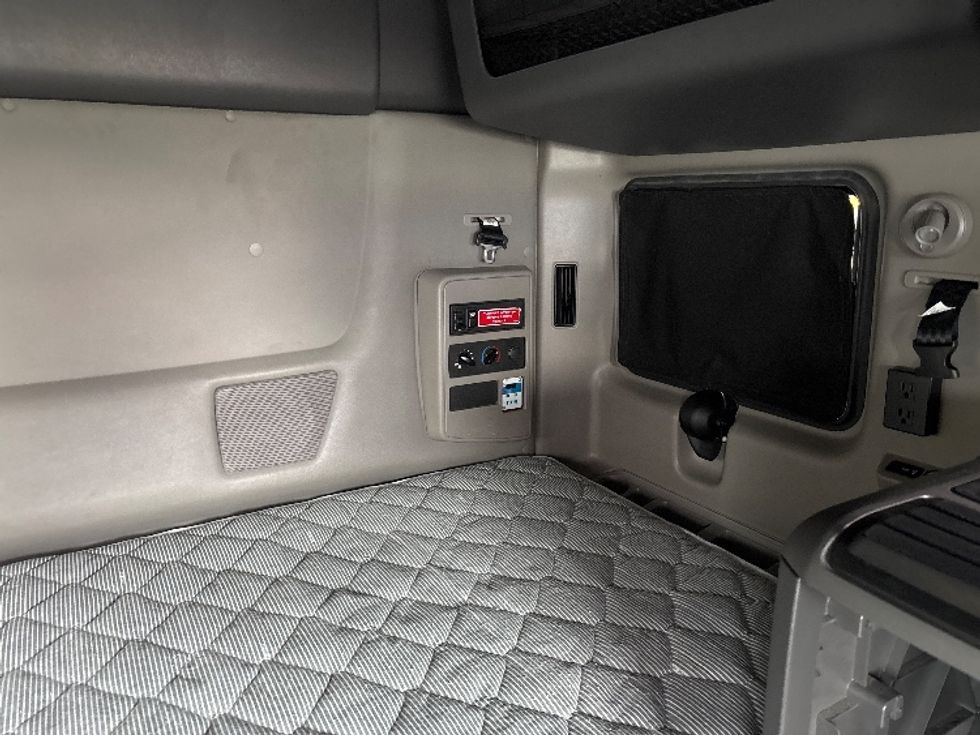 Sleeper Tractor-Heavy Duty Tractors-International-2023-LT625-Columbus-OH-471,615\n\t\tmiles-$ 57,750 - Image 17