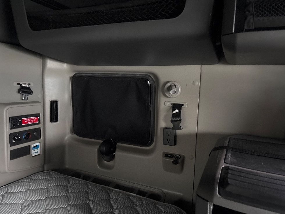 Sleeper Tractor-Heavy Duty Tractors-International-2023-LT625-Columbus-OH-471,615\n\t\tmiles-$ 57,750 - Image 18