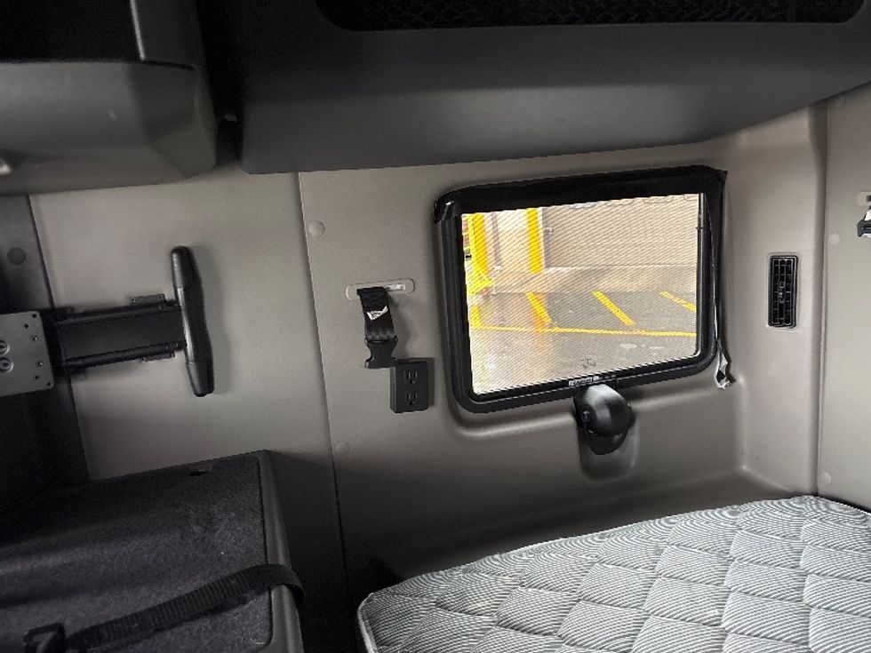 Sleeper Tractor-Heavy Duty Tractors-International-2023-LT625-Columbus-OH-471,615\n\t\tmiles-$ 57,750 - Image 19