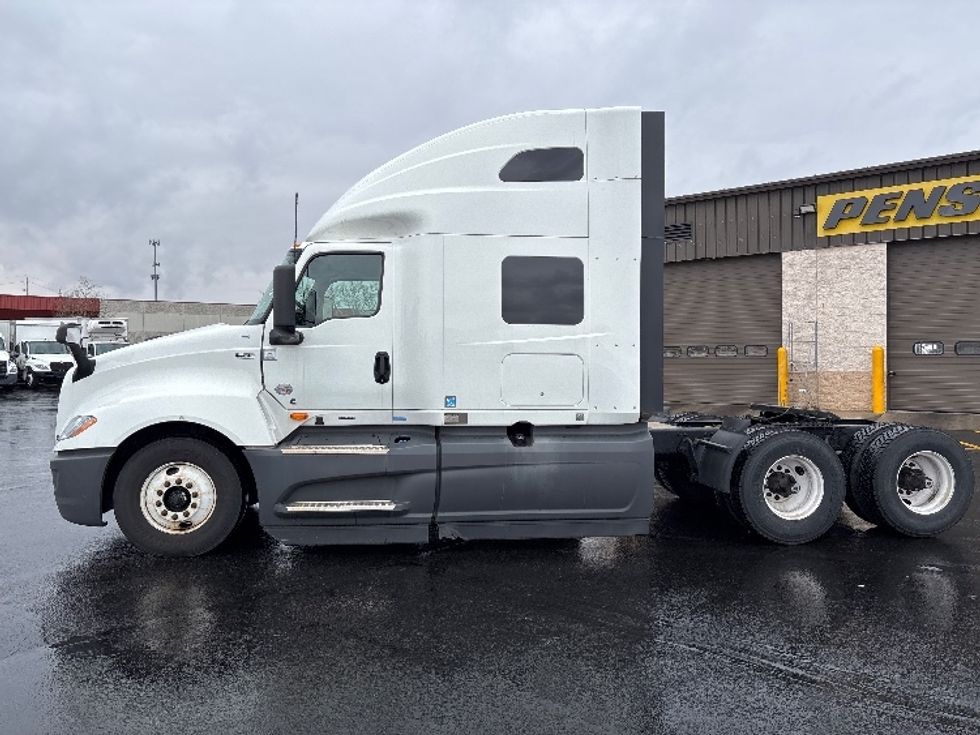 Sleeper Tractor-Heavy Duty Tractors-International-2023-LT625-Columbus-OH-471,615\n\t\tmiles-$ 57,750 - Image 4