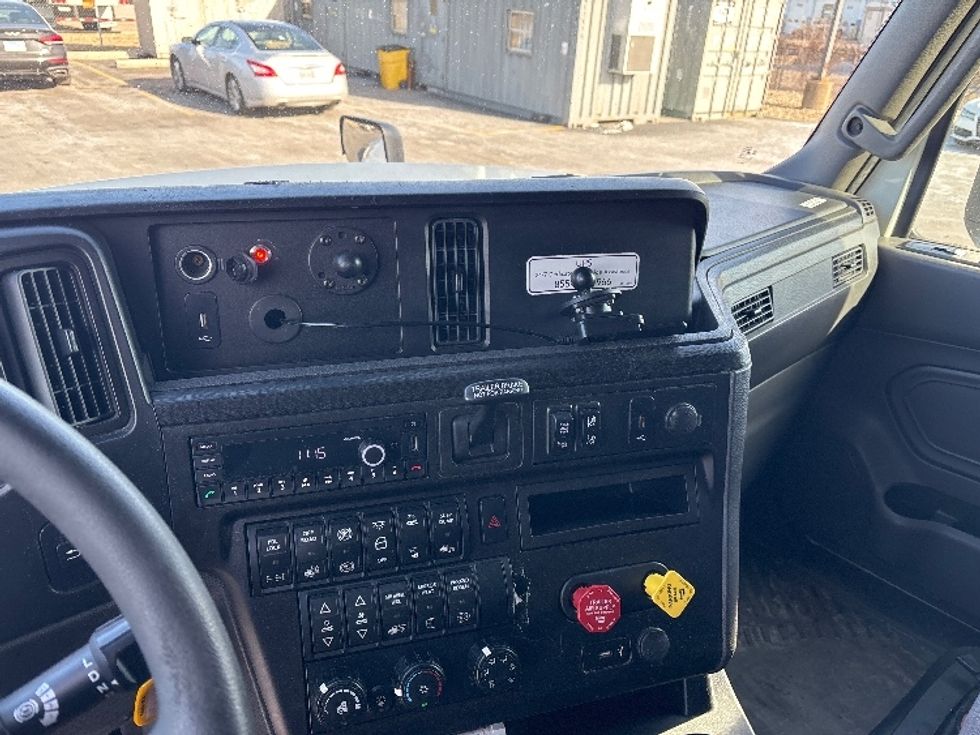 Sleeper Tractor-Heavy Duty Tractors-International-2023-LT625-Columbus-OH-593,569\n\t\tmiles-$ 46,250 - Image 12