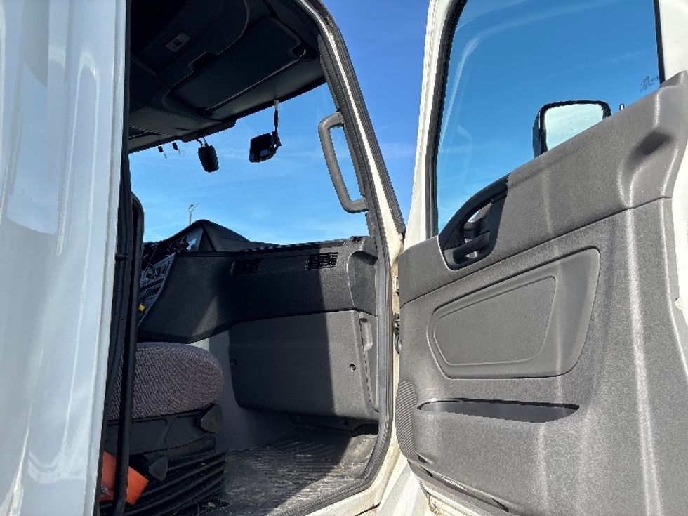 Sleeper Tractor-Heavy Duty Tractors-International-2023-LT625-Columbus-OH-593,569\n\t\tmiles-$ 46,250 - Image 13