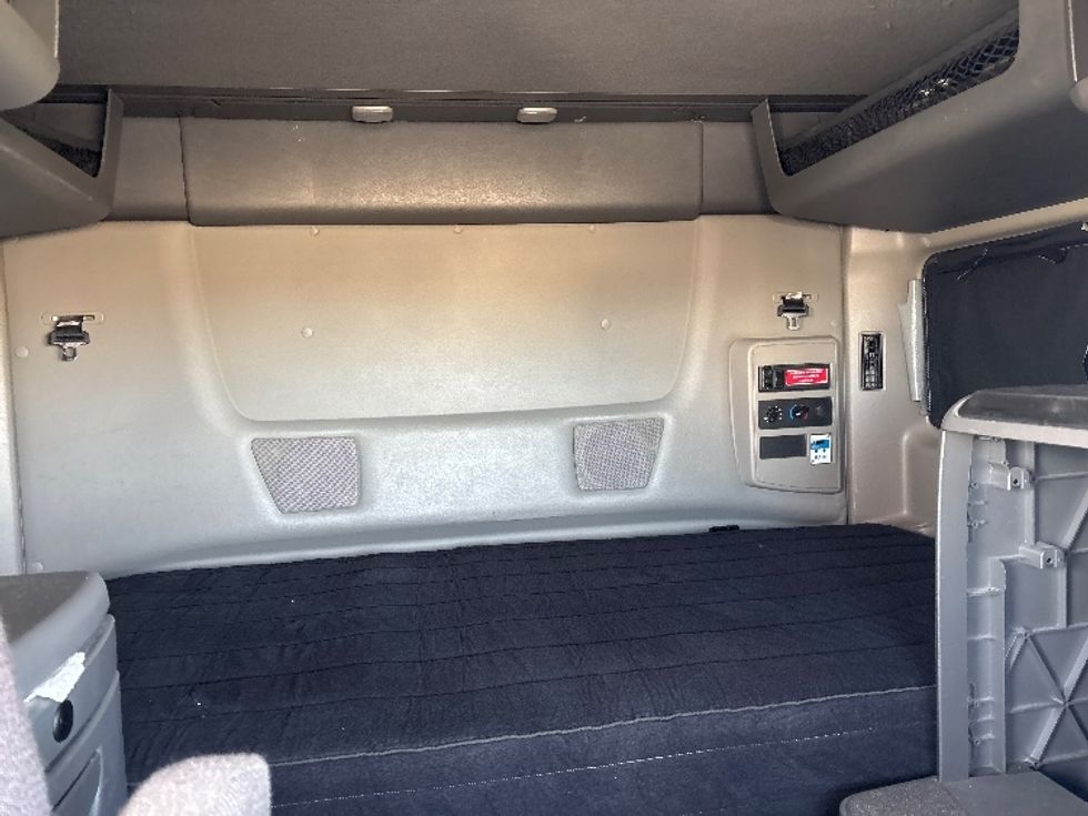 Sleeper Tractor-Heavy Duty Tractors-International-2023-LT625-Columbus-OH-593,569\n\t\tmiles-$ 46,250 - Image 16