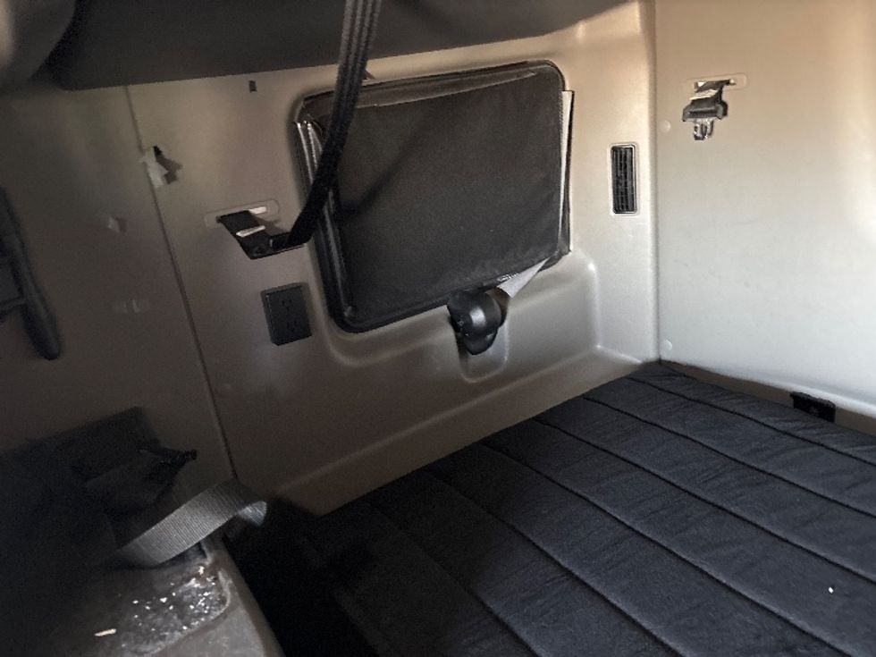 Sleeper Tractor-Heavy Duty Tractors-International-2023-LT625-Columbus-OH-593,569\n\t\tmiles-$ 46,250 - Image 18