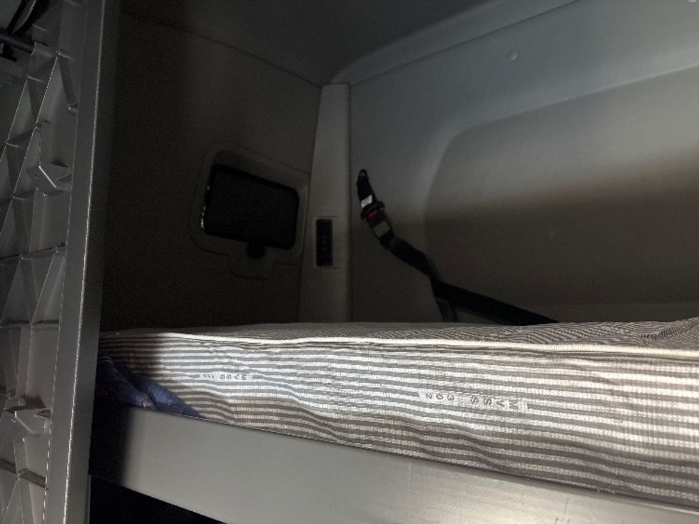 Sleeper Tractor-Heavy Duty Tractors-International-2023-LT625-Columbus-OH-593,569\n\t\tmiles-$ 46,250 - Image 19