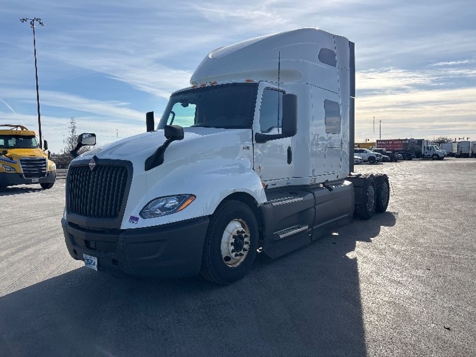 Sleeper Tractor-Heavy Duty Tractors-International-2023-LT625-Columbus-OH-593,569\n\t\tmiles-$ 46,250 - Image 3
