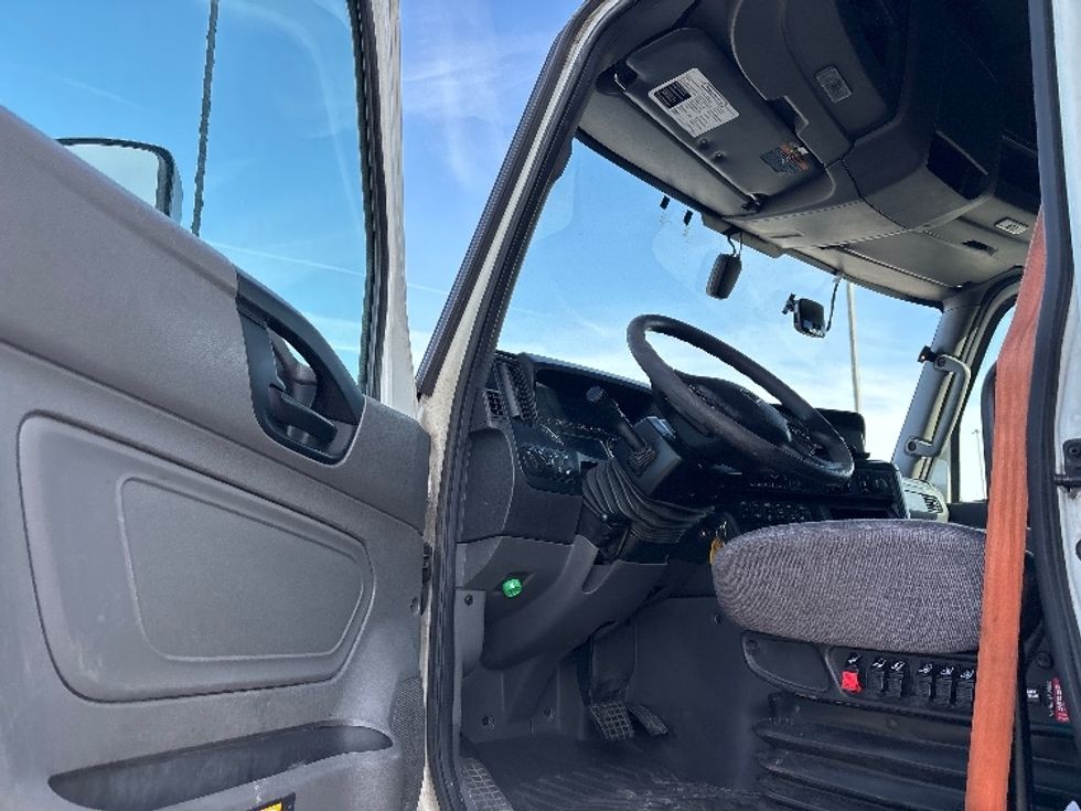 Sleeper Tractor-Heavy Duty Tractors-International-2023-LT625-Columbus-OH-593,569\n\t\tmiles-$ 46,250 - Image 9