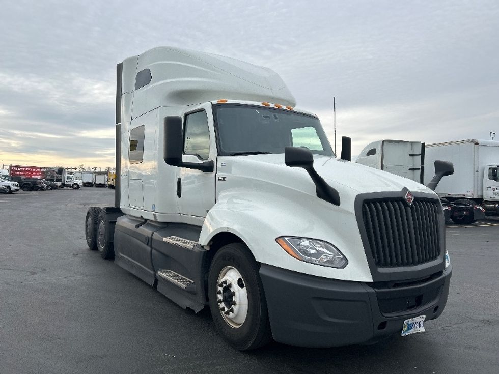 Sleeper Tractor-Heavy Duty Tractors-International-2023-LT625-Columbus-OH-609,137\n\t\tmiles-$ 44,750 - Image 1