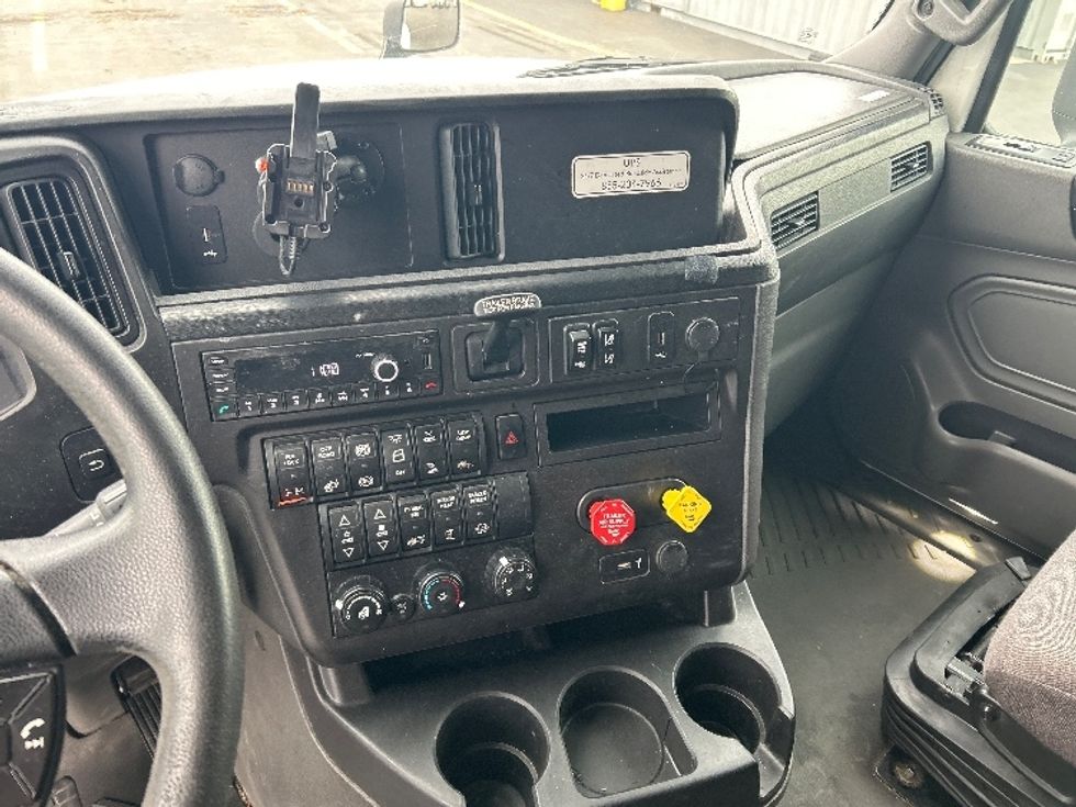 Sleeper Tractor-Heavy Duty Tractors-International-2023-LT625-Columbus-OH-609,137\n\t\tmiles-$ 44,750 - Image 12