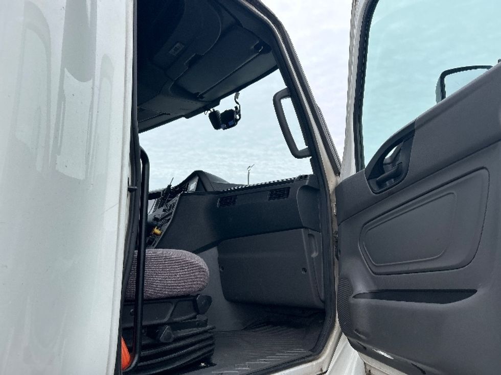 Sleeper Tractor-Heavy Duty Tractors-International-2023-LT625-Columbus-OH-609,137\n\t\tmiles-$ 44,750 - Image 13