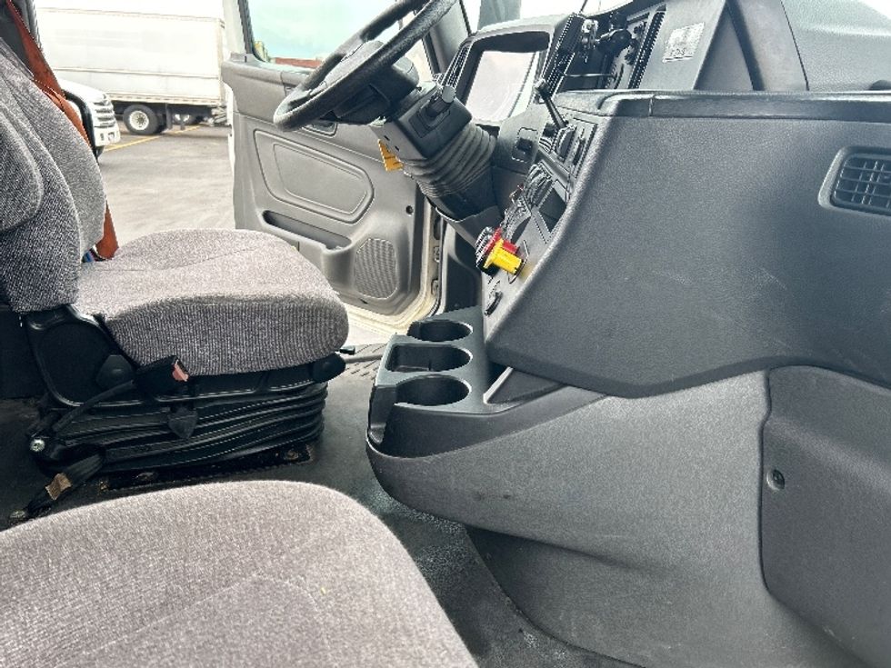 Sleeper Tractor-Heavy Duty Tractors-International-2023-LT625-Columbus-OH-609,137\n\t\tmiles-$ 44,750 - Image 15