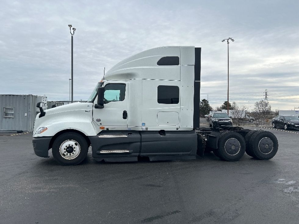 Sleeper Tractor-Heavy Duty Tractors-International-2023-LT625-Columbus-OH-609,137\n\t\tmiles-$ 44,750 - Image 4