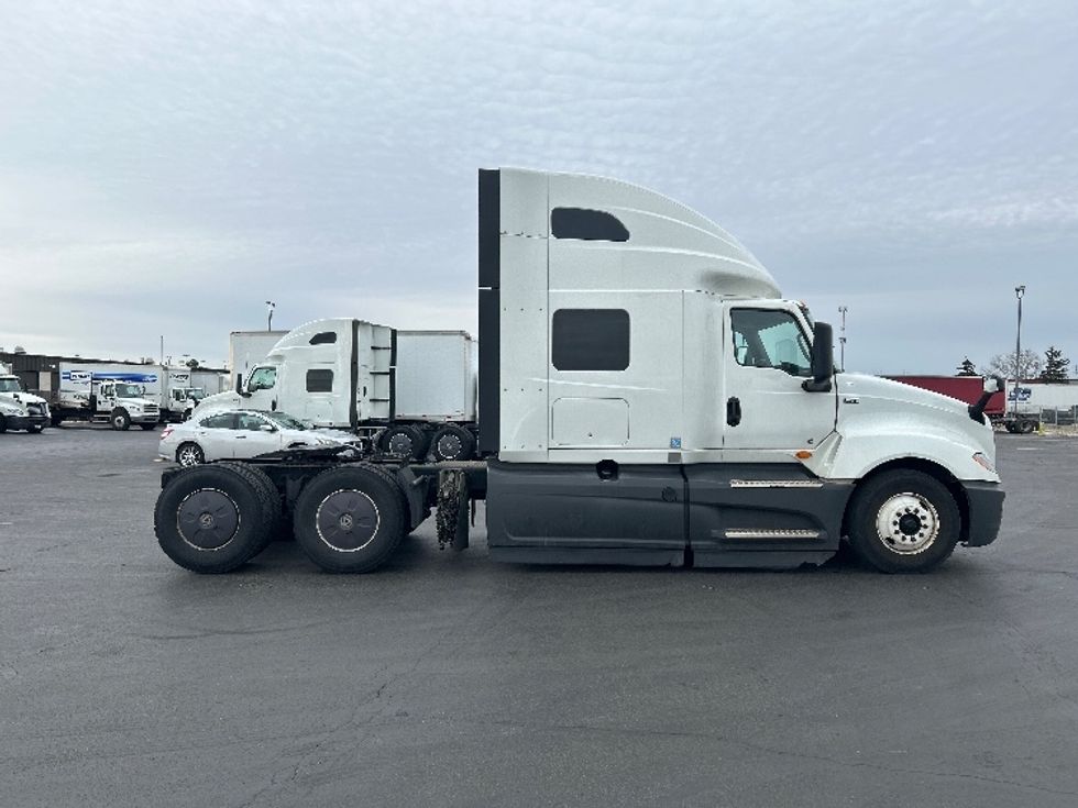 Sleeper Tractor-Heavy Duty Tractors-International-2023-LT625-Columbus-OH-609,137\n\t\tmiles-$ 44,750 - Image 8