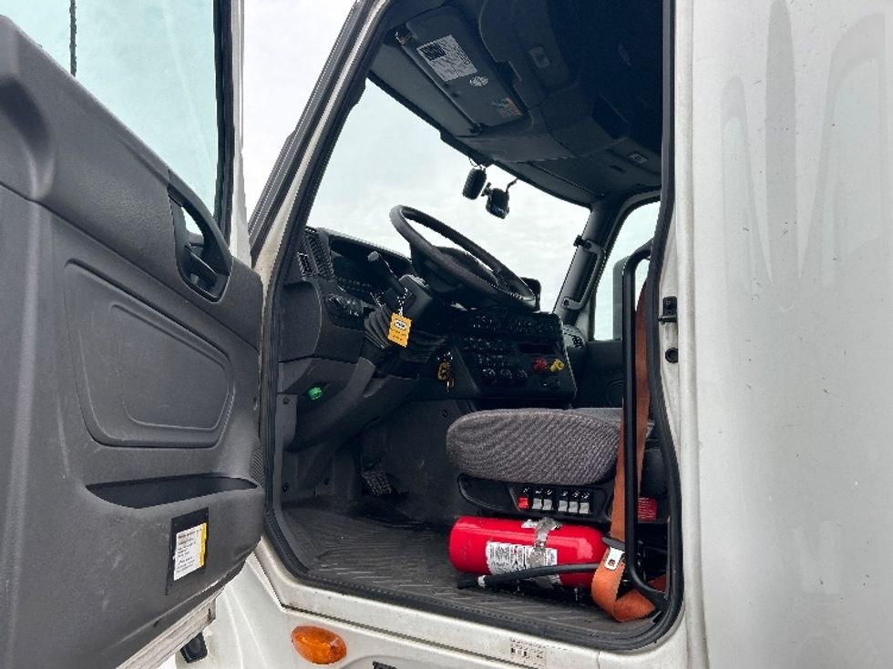 Sleeper Tractor-Heavy Duty Tractors-International-2023-LT625-Columbus-OH-609,137\n\t\tmiles-$ 44,750 - Image 9