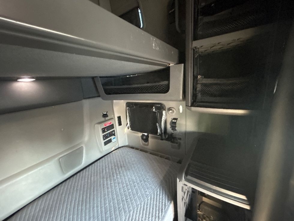 Sleeper Tractor-Heavy Duty Tractors-International-2023-LT625-Columbus-OH-612,083\n\t\tmiles-$ 44,500 - Image 17