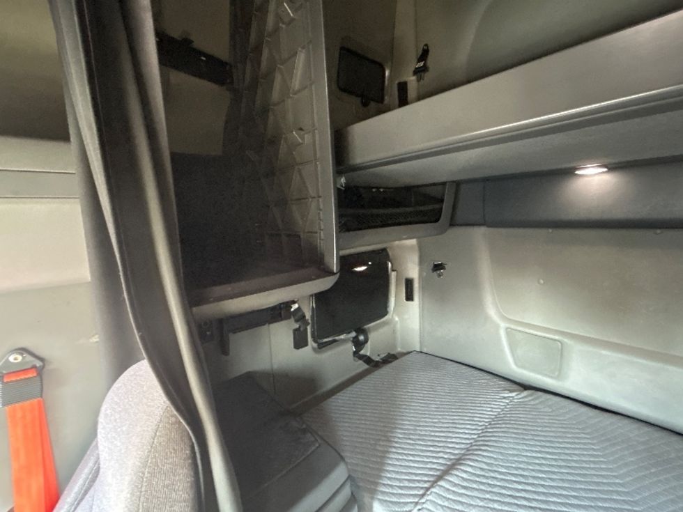 Sleeper Tractor-Heavy Duty Tractors-International-2023-LT625-Columbus-OH-612,083\n\t\tmiles-$ 44,500 - Image 18