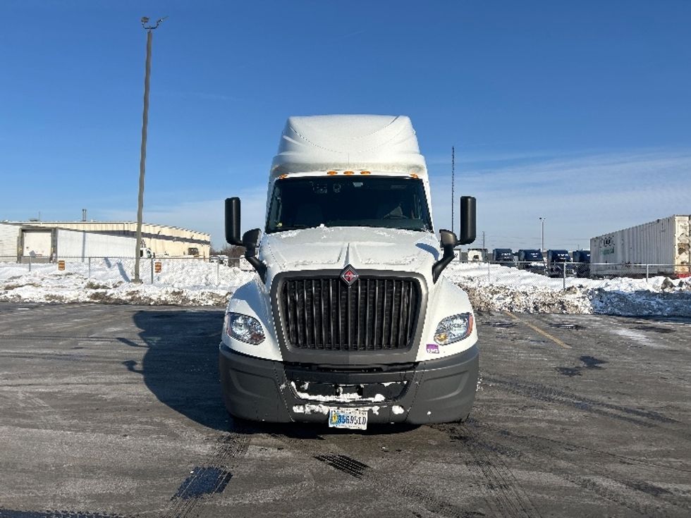 Sleeper Tractor-Heavy Duty Tractors-International-2023-LT625-Columbus-OH-612,083\n\t\tmiles-$ 44,500 - Image 2