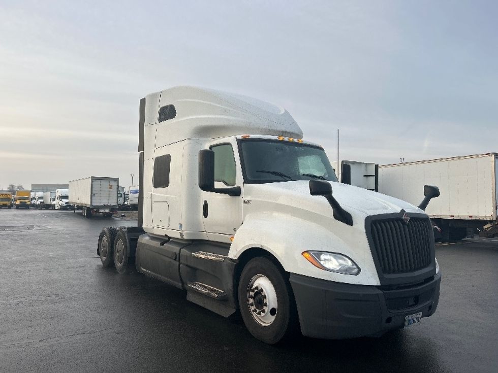 Sleeper Tractor-Heavy Duty Tractors-International-2023-LT625-Columbus-OH-618,266\n\t\tmiles-$ 44,000 - Image 1