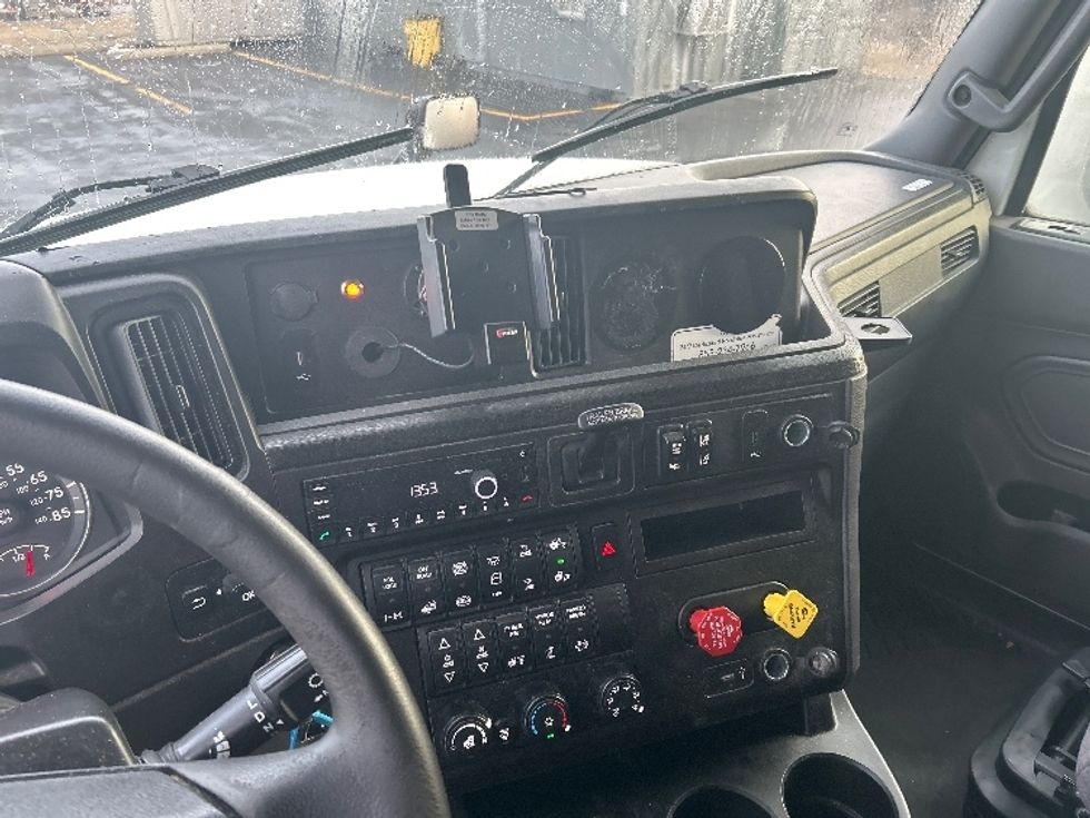 Sleeper Tractor-Heavy Duty Tractors-International-2023-LT625-Columbus-OH-618,266\n\t\tmiles-$ 44,000 - Image 11